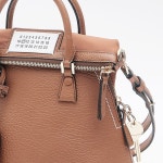 머스트잇(MUSTIT) - [국내배송 최저가] 19FW 마르지엘라 5AC 미니 스몰 백 브라운 S56WG0082 P0396 H7844 WOMEN