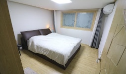 피터팬의 좋은방 구하기 2015년준공. 역도보8분. EV설치. 방3. 욕실2. 주차가능.