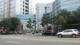 뽐뿌:자유게시판 - 한 30분전 등촌동 SBS공개홀 앞....