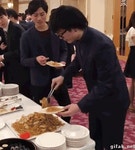뽐뿌:자유게시판 - Gif) 뷔페에서 국수를 먹어보자. Gif) 뷔페에서 국수를 먹어보자.