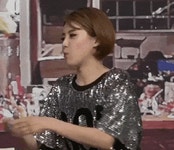 뽐뿌:유머/감동 - 요즘 인싸 술마시는 법 .gif 요즘 인싸 술마시는 법 .gif