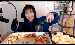 쯔양 방송중에 술취한 모습 - 뽐뿌:자유게시판 쯔양 방송중에 술취한 모습