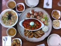  ㄹㅇ 현지화 잘된 미국의 코리안 스타일 분식집.jpg - 뽐뿌:자유게시판  ㄹㅇ 현지화 잘된 미국의 코리안 스타일 분식집.jpg