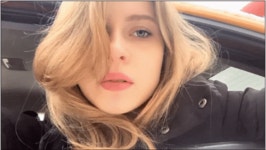 포상 주는 서양 누나.gif - 뽐뿌:유머/감동 포상 주는 서양 누나.gif