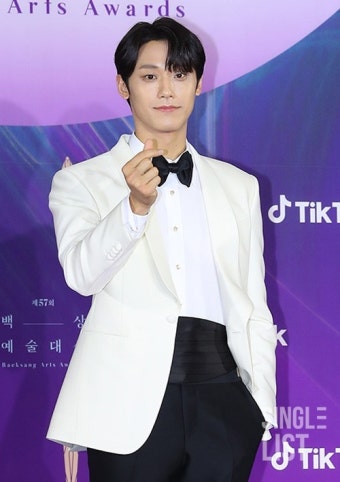 [백상예술대상] 이도현, TV부문 신인상 “축하무대 하려고 왔는데…” < 연예 < 문화 < 기사본문 - 싱글리스트 [백상예술대상] 이도현, TV부문...