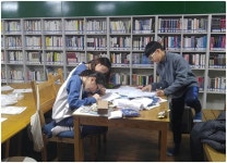 WIKITREE | 용인 장미도서관에서 대학생 주최의 역사캠프 진행되다. 용인 장미도서관에서 대학생 주최의 역사캠프 진행되다.