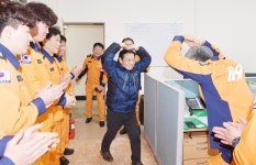 윤장현 광주시장, 설 연휴 북부소방서 근무자 격려