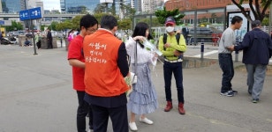 WIKITREE | 당당한주식회사 서울역 광장에서 사랑의 카네이션 증정행사 실시 당당한주식회사 서울역 광장에서 사랑의 카네이션 증정행사 실시