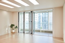 경기 수원시 영통구 영통동 대우.동신아파트 시원한 공간에 우드 소재로 자연미까지, 49평 아파트 인테리어 간편안심인테리어 집닥 시원한... 