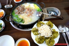 (합정역 맛집)초록색 복주머니 손 만두 전골 맛집 - 홍대 지역 추천맛집 덕이 손만두 후기