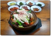 [경남/통영] 푸짐한 해물과 시원한 국물을 맛볼 수 있는 항만뚝배기...