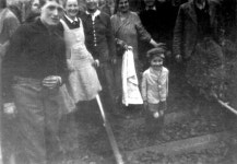 BEMIL 사진 자료실 - BEMIL 군사세계 마그데부르크 강제수용소 열차를 해방시킨 미군 743 전차대대 병사