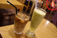 핸드드립커피와 건강주스~ 와플이 있는 가로수길카페~ ☆가로수길 핸드드립/가로수길 와플_징코에비뉴☆ - 신사 지역 추천맛집... 