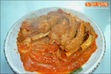 봄비 내리는 날 강추 메뉴- 등갈비 김치찜 - 10만개의 레시피, 메뉴판키친 요리판