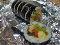 열운동 중에 먹었던 스팸 김치볶음밥 참치 김밥 체리