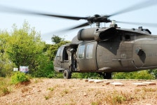 BEMIL 사진 자료실 - BEMIL 군사세계 용인 삼봉산행중 만난 UH-60