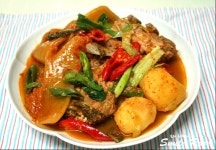 묵은지 감자탕~요즘날씨에 딱 어울리는 구수하고 칼칼한 묵은지 감자탕 - 10만개의 레시피, 메뉴판키친 요리판