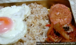 추억의 도시락(김치볶음과~소세지를 담은 양은 도시락)