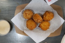 [미스터 가츠] 생각지도 않게 맛있는 돈가스 샌드위치. - 라디오코리아
