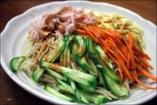 [낚시꾼] 평범한 어느날의 김치찌게, 중화냉면, 샐러드 - >)))>< - 기타음식 갤러리