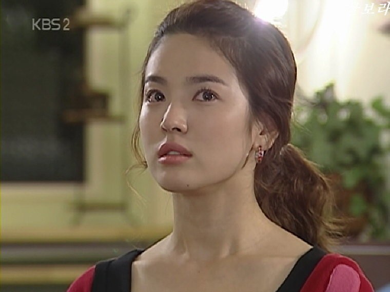 송혜교, 천천히 강렬하게와 검은 수녀들로 변화와 성장 속으로
