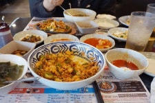 [대한탕면] 한국에서 유행한다는 꼬막 비빔밥을 먹어 보았습니다. - 라디오코리아