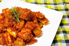 채소 없이 화끈하게,불타는 매운 맛 돼지갈비찜 - 10만개의 레시피, 메뉴판키친 요리판