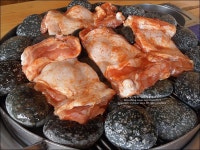 청평 맛집 이색불판 조약돌에 구워먹는 숯불닭갈비