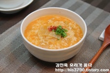 기대하지 않고 끓였는데... 정말 맛있네요! 김치죽 *^^* - 10만개의 레시피, 메뉴판키친 요리판