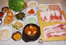 15,000원에 국내산생삼겹,우삼겹,스팸 무한리필! 성수역 고기창고!