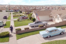 영화 서버비콘, 웃기지 않고 우스운 사회 비판 영화