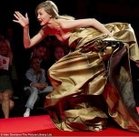 17세 모델, 한 무대에서 4번이나 