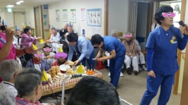 2월에 생신이신 어르신들 잔치를 해 드렸어요~ - 사회사업실 - 구례효사랑요양병원 2월에 생신이신 어르신들 잔치를 해 드렸어요~