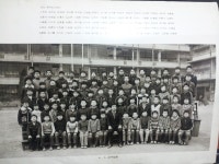 - 일반 게시판 - 서울삼양초등학교 18회동창회 1976년 6학년 재학 (6학년 5반) 친구들 이 졸업사진을 보면 손들어봐라!