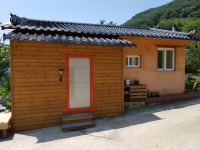 사랑방 소개 - 사랑방(방1, 욕실1, 거실, 부엌) - 지리산 매화골 향기 황토펜션 사랑방 소개