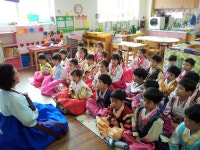 아름유치원예절교육 구용실습 - 15- 유치원 예절 다도 - 한국예절사협회 < 한국다도예절원 > 아름유치원예절교육 구용실습