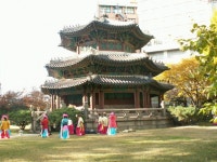 전국공무원노동조합 경기지역본부 부천시지부 청림경은 오늘은 ┖법의 여신상┖ 앞에 가 있다 그러하오