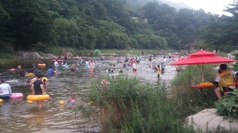 예쁜연못집과 가까이 있는 유원지 계곡 수영장과 야영장 - 민박 둘러보기 - 소똥령 예쁜 연못 집 예쁜연못집과 가까이 있는 유원지 계곡... 