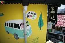 통영여행, 철거대상에서 통영 필수코스로...동피랑 벽화마을 :: 토털로그
