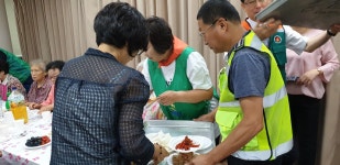 (부녀회협력) 어르신 삼계탕 나눔행사 - 우리동네 행사 - 종암자율방범2동대 (부녀회협력) 어르신 삼계탕 나눔행사