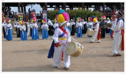 7.18 밀양소식) 밀양오페라단 공연,가족동요제,수상인명구조 시연회,법흥상원놀이, 농업시설 재해 예방대책 등 - 밀양소식 - 밀양광장 (재악산... 