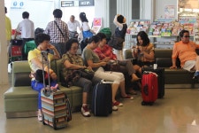 공항에서 -유휴인 - 사진자료실 - 통영음협 공항에서 -유휴인