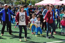 이서중고등학교에서 열린 참좋은유치원 가족체육대회 > 한국불교대학소식 | 한국불교대학大관음사