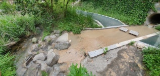 춘천4호교 아래 우수관로, 생활하수가 ‘콸콸콸’ - HeadLine News... 신도시라이프 춘천4호교 아래 우수관로, 생활하수가 ‘콸콸콸’