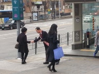 행당역 출근인사 - 사진 - 성동복사랑 행당역 출근인사