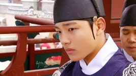 돌아보며 윤대형 째리는 훤.jpg - 해를 품은 달 갤러리