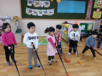 하키놀이 - 2016채송화반 - (충주)단비어린이집 하키놀이