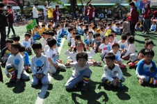 이서중고등학교에서 열린 참좋은유치원 가족체육대회 > 한국불교대학소식 | 한국불교대학大관음사