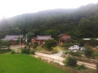 황둔성당 사제관에서 바라본 소원재 펜션 - 본 당 앨 범 - 황둔성당 황둔성당 사제관에서 바라본 소원재 펜션