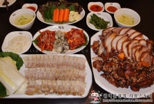 마지막 한점까지도 멈출수 없는 맛! 청춘족발!